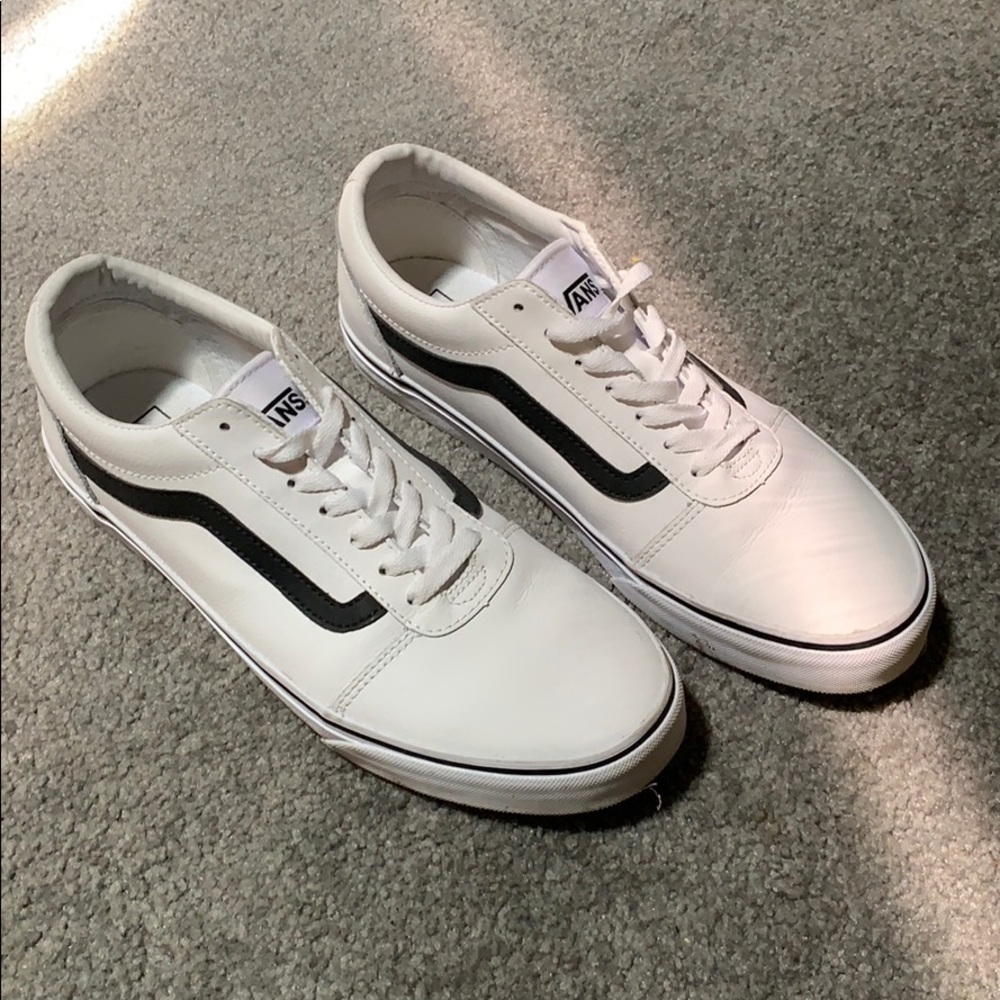 White VANS “off the wall”